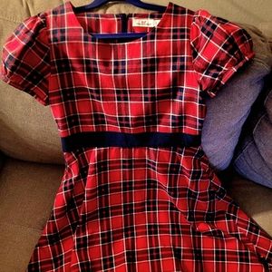 Vineyard Vines Holiday Dress with pockets and navy waist band with bow, size 10.